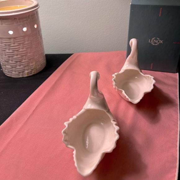 Vintage Lenox Cream Swan Porcelain Trinket Dishes. Made in the USA c 
1930-1953 - Picture 4 of 6